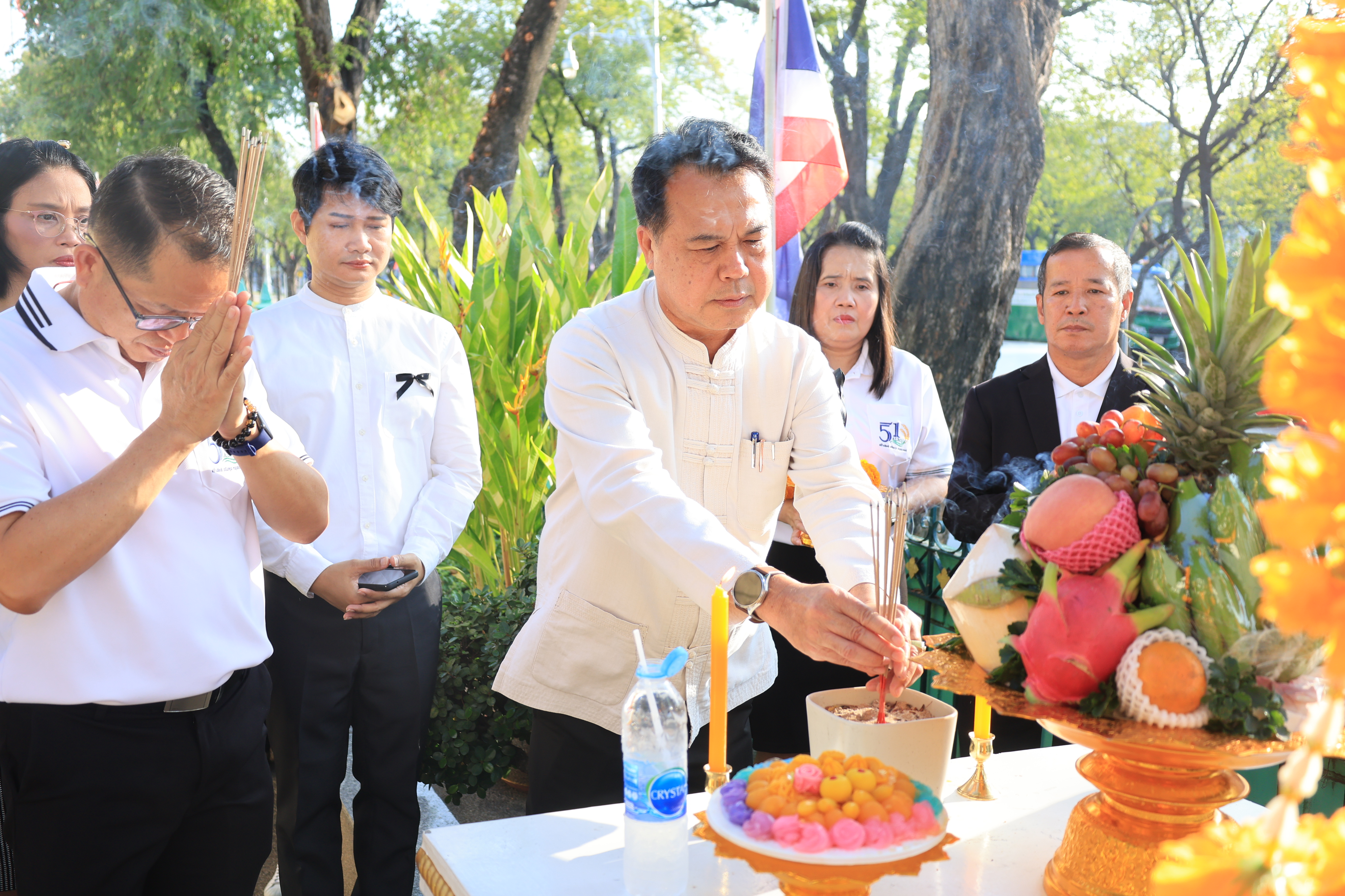 title - รองเลขาธิการ ส.ป.ก. สักการะสิ่งศักดิ์สิทธิ์ประจำ ส.ป.ก. เนื่องในโอกาสเข้ารับตำแหน่งใหม่